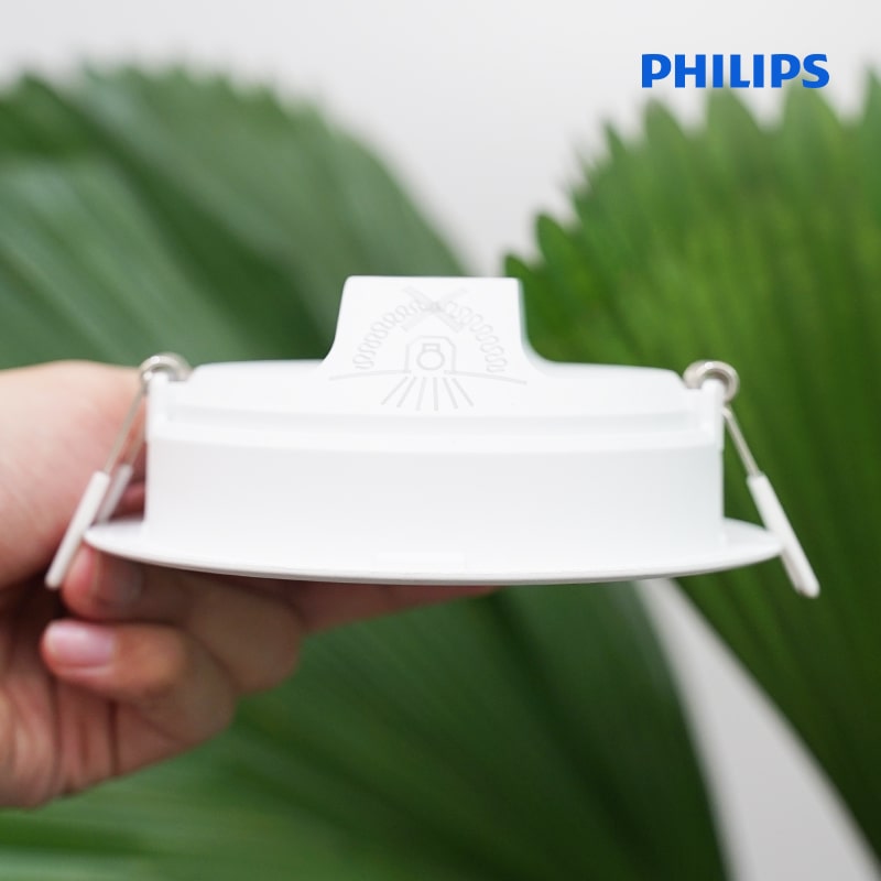 Tinh tế và hiện đại với đèn LED âm trần Philips Meson 59444